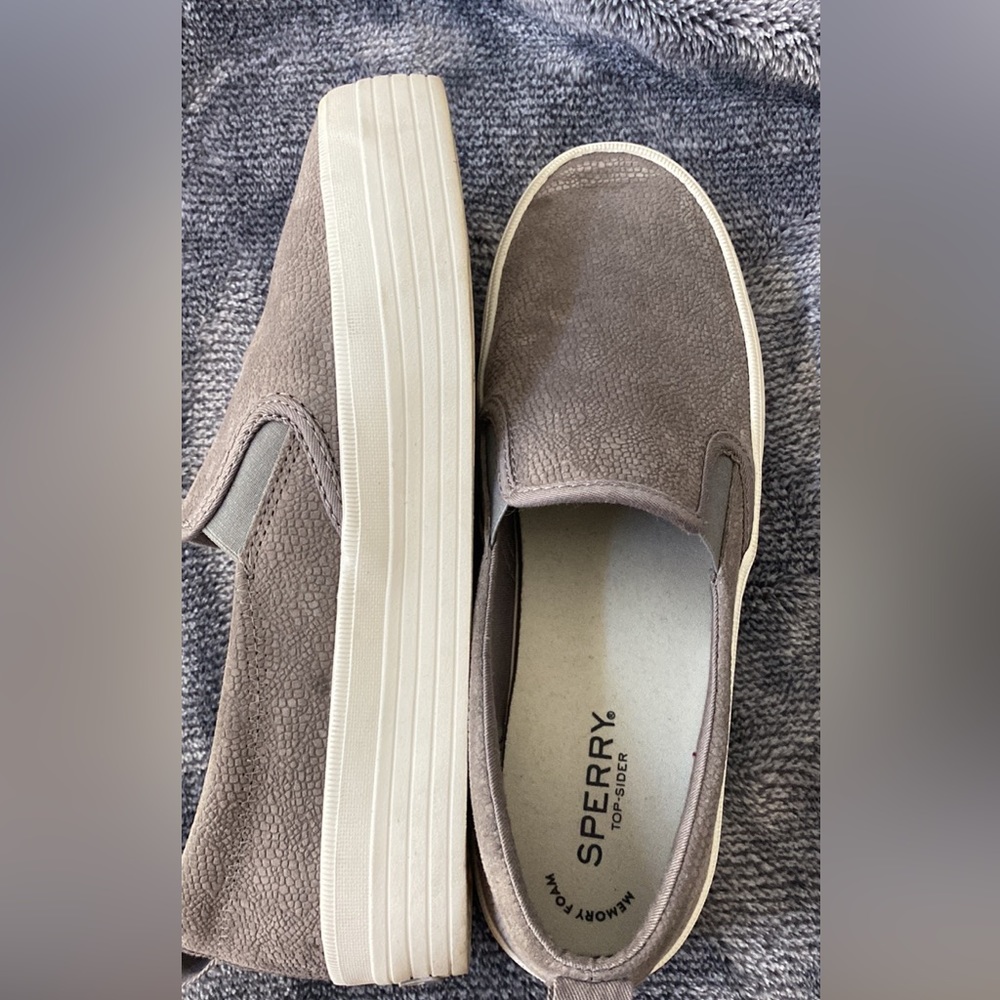 Sperry Platform slip-ons